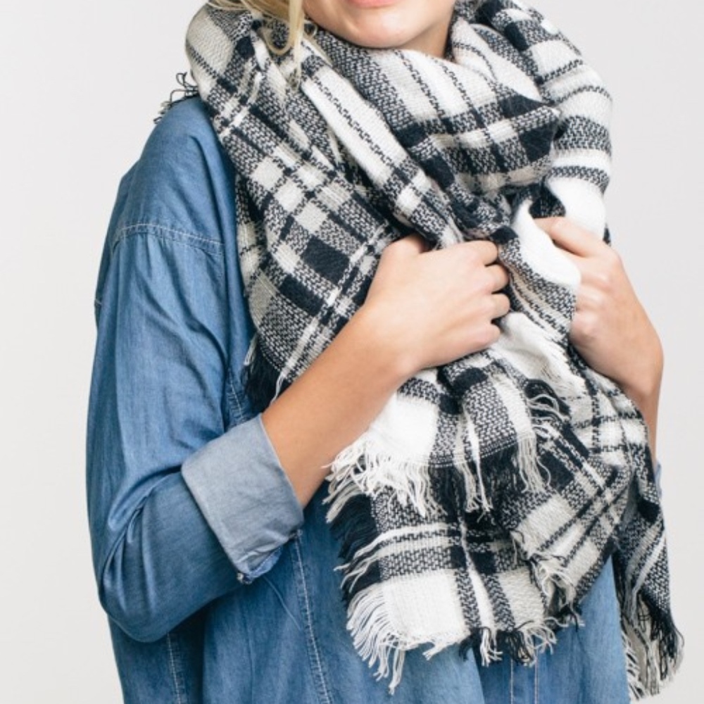 Oversized Blanket Scarf (Checkers)